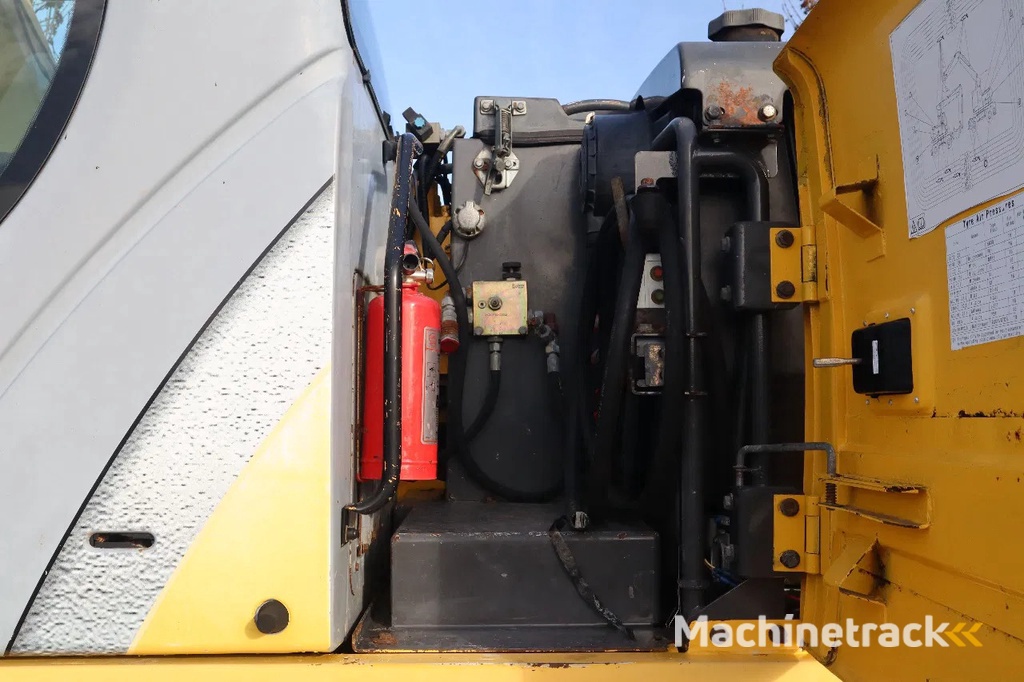 New Holland MH CITY | TILT BUCKET | QUICK COUPLER | DOZER BLADE