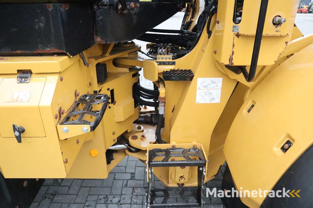 Caterpillar 938 M | 2X BUCKET | JIB | FORKS | BSS | GOOD CONDITION