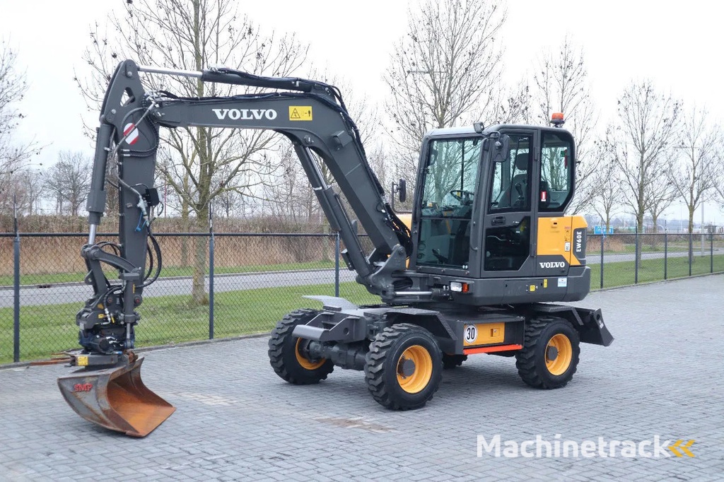 Volvo EW60E | DEMO | 30 KM/H | ROTOTILT + GRIPPER | BUCKET