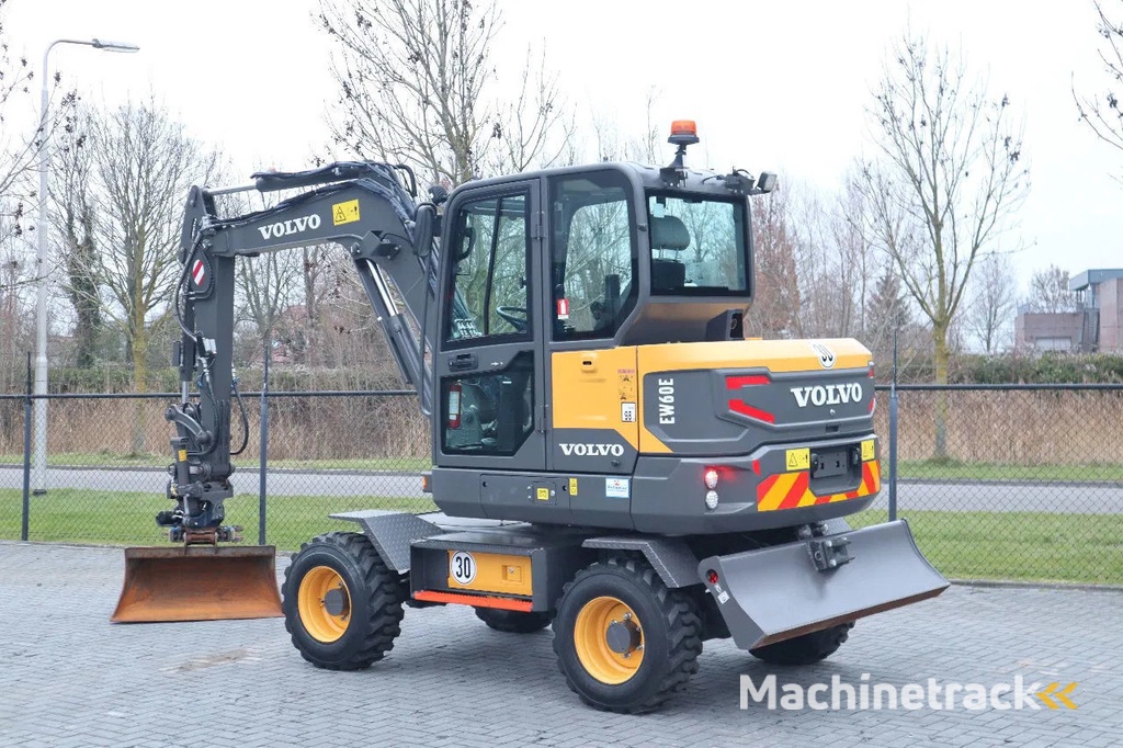 Volvo EW60E | DEMO | 30 KM/H | ROTOTILT + GRIPPER | BUCKET