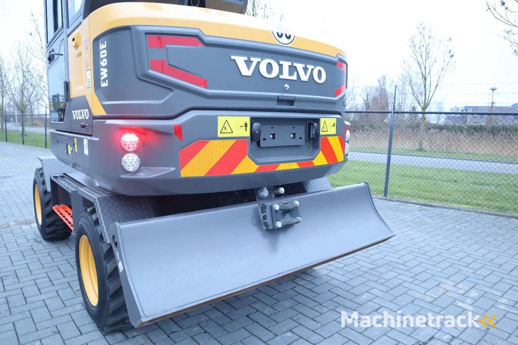 Volvo EW60E | DEMO | 30 KM/H | ROTOTILT + GRIPPER | BUCKET
