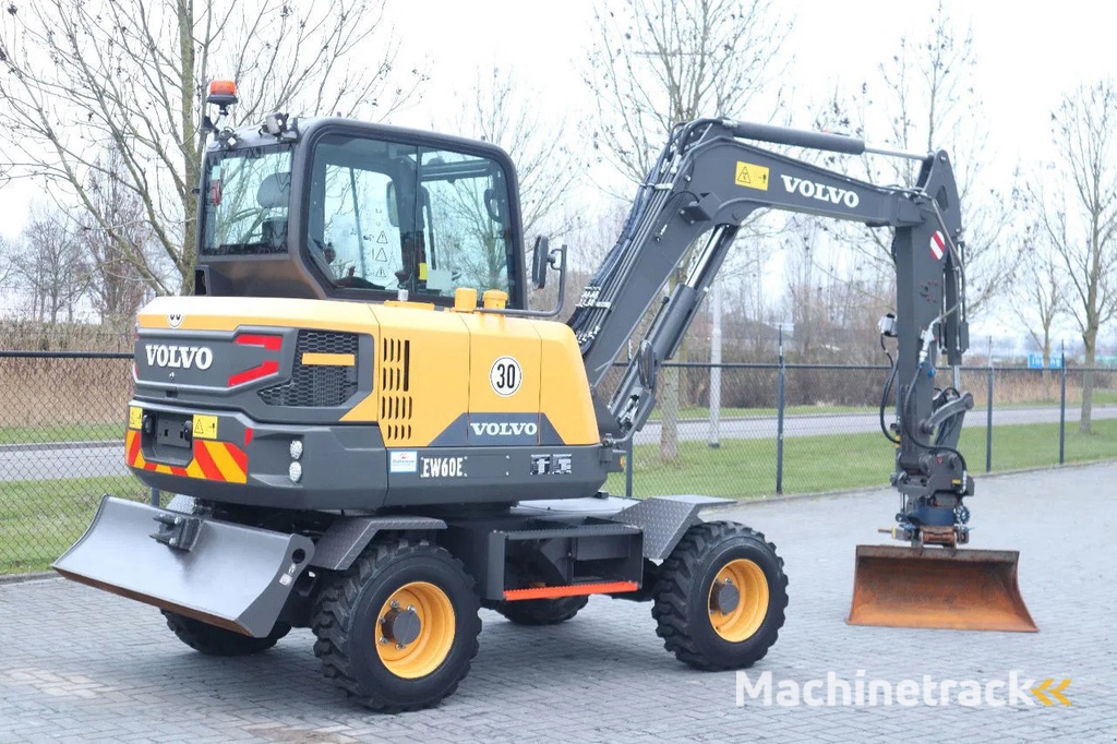 Volvo EW60E | DEMO | 30 KM/H | ROTOTILT + GRIPPER | BUCKET