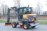 Minituur van Volvo EW60E | DEMO | 30 KM/H | ROTOTILT + GRIPPER | BUCKET