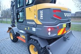 Minituur van Volvo EW60E | DEMO | 30 KM/H | ROTOTILT + GRIPPER | BUCKET