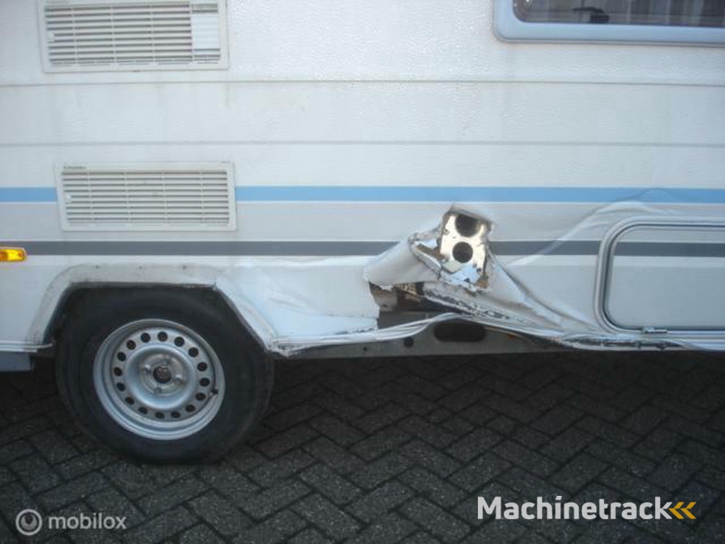 Knaus 440813 Azur 440 Rondzit - Toilet - Vastbed. Zijschade