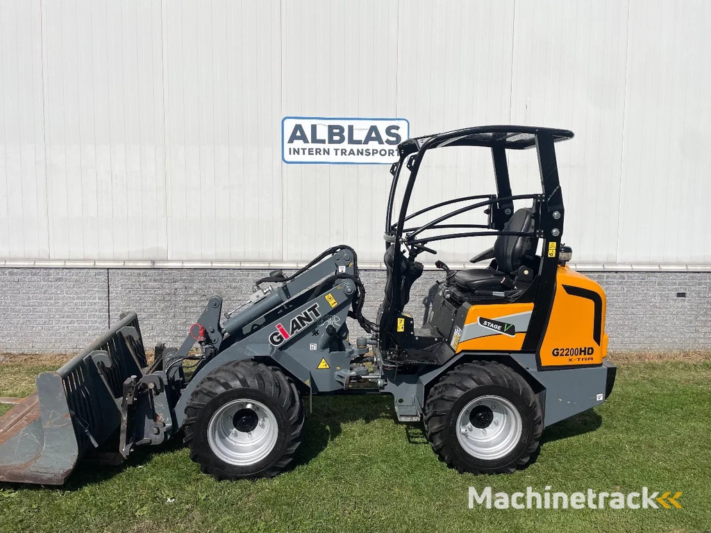 Giant G2200HD Xtra shovel kniklader met Puinbak en lepels