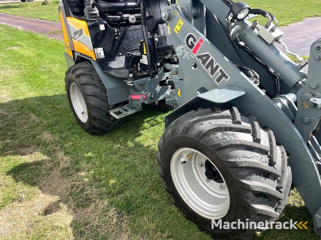 Giant G2200HD Xtra shovel kniklader met Puinbak en lepels