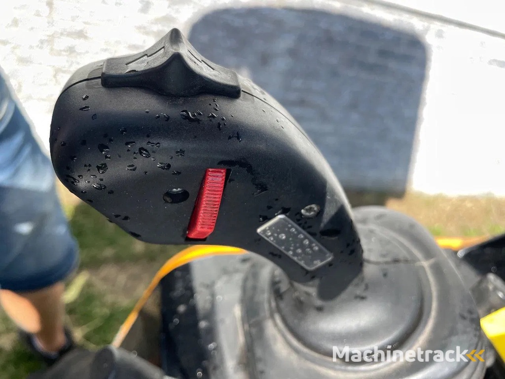 Giant G2200HD Xtra shovel kniklader met Puinbak en lepels