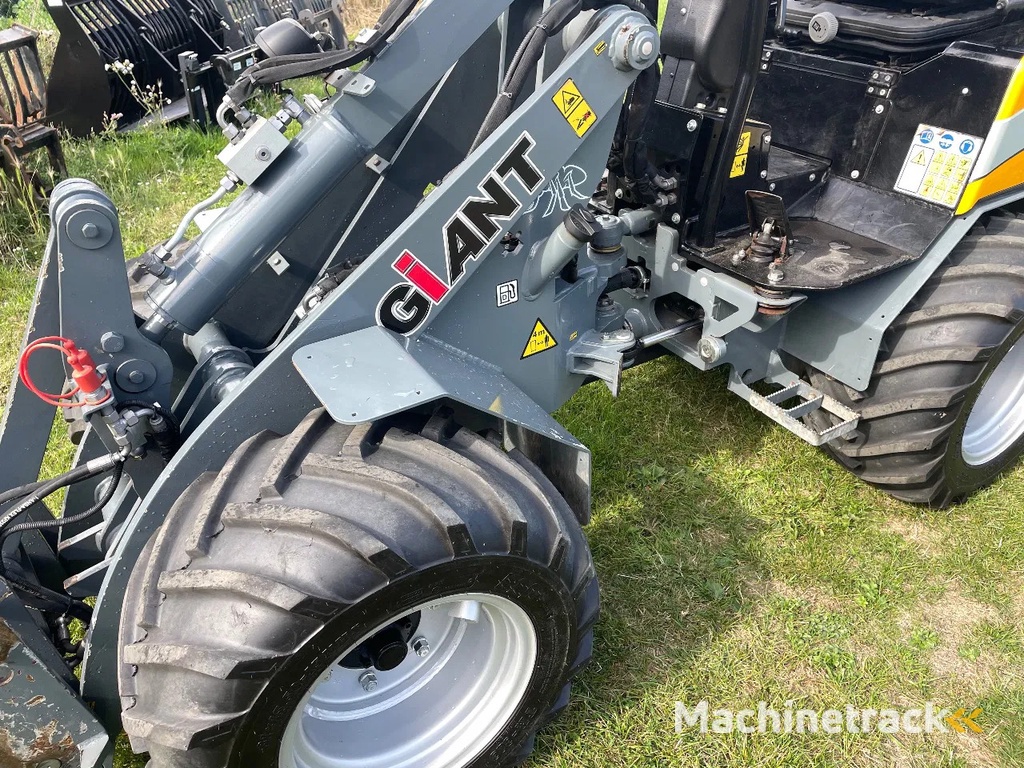 Giant G2200HD Xtra shovel kniklader met Puinbak en lepels