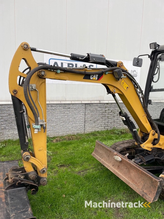Caterpillar 302.4D graafmachine Yanmar 2400 kg!