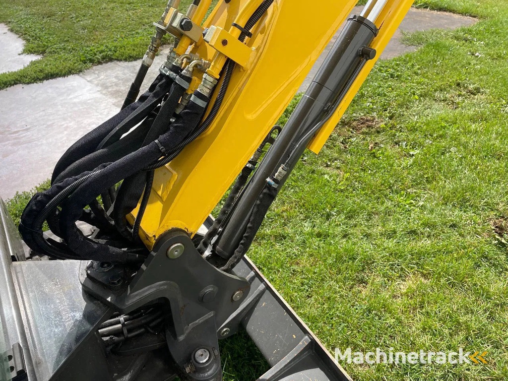 New Holland E18C graafmachine Yanmar met 670 uur nieuwstaat! met Sloopsorteer functie