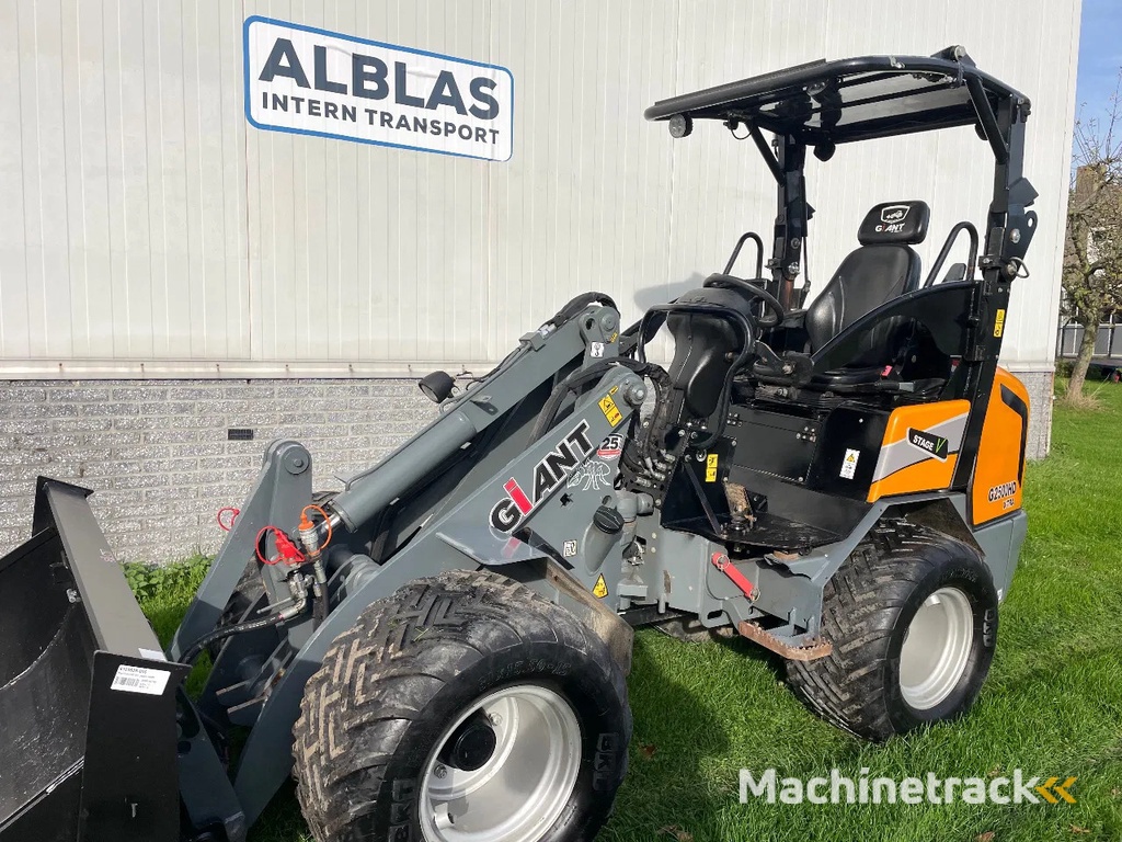 Giant G2500HD Xtra shovel met kenteken