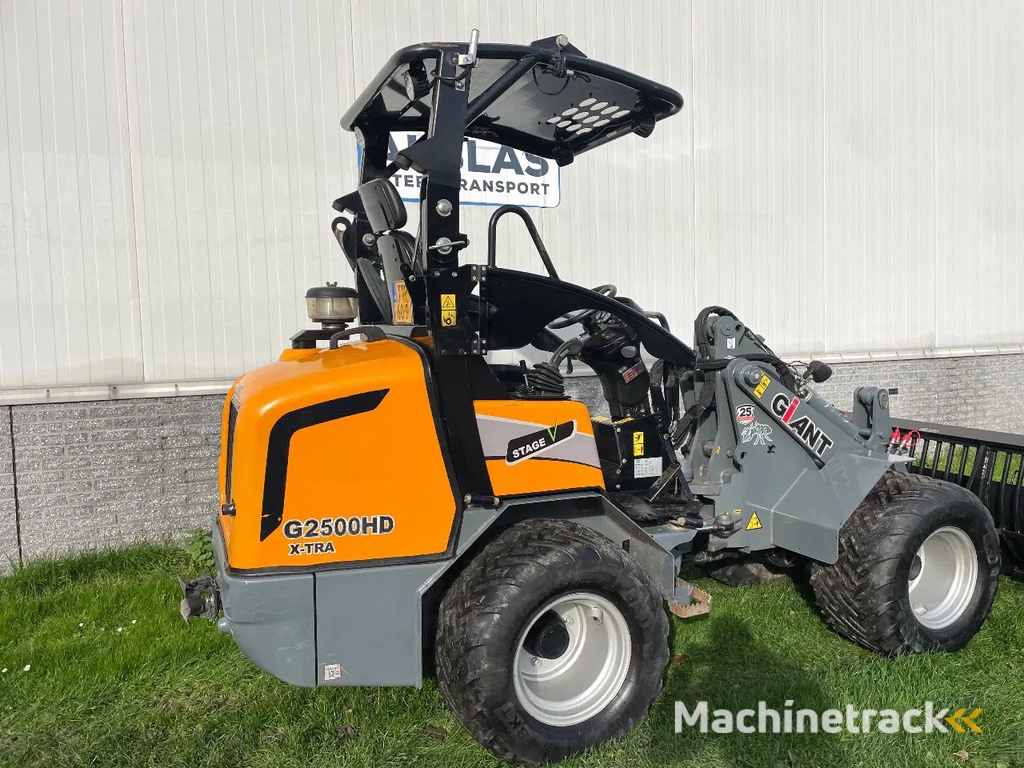 Giant G2500HD Xtra shovel met kenteken