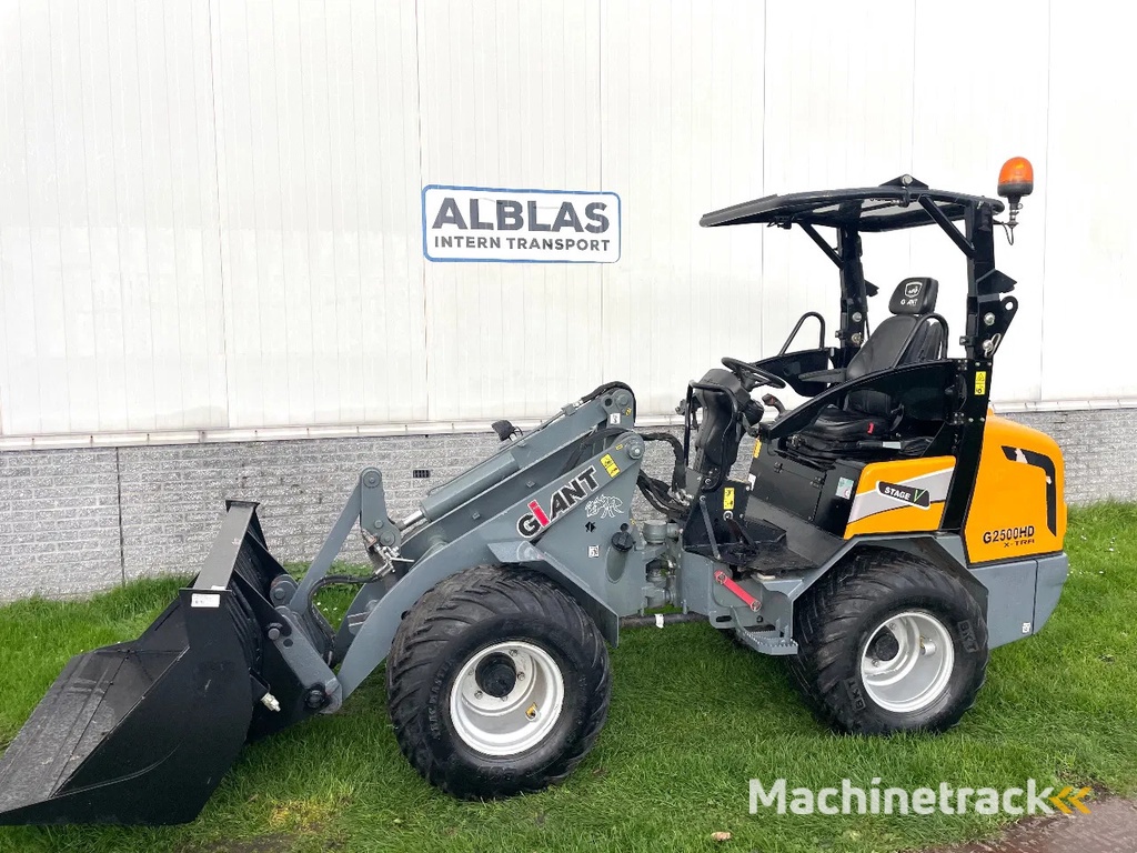 Giant G2500HD Xtra shovel