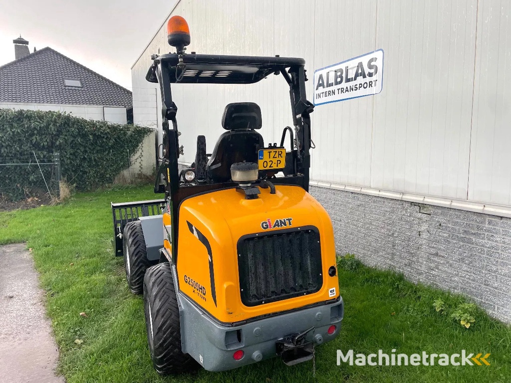 Giant G2500HD Xtra shovel