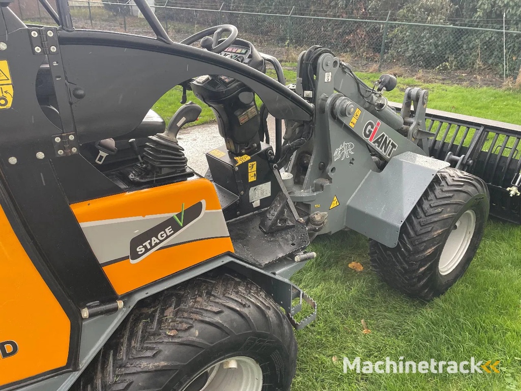 Giant G2500HD Xtra shovel