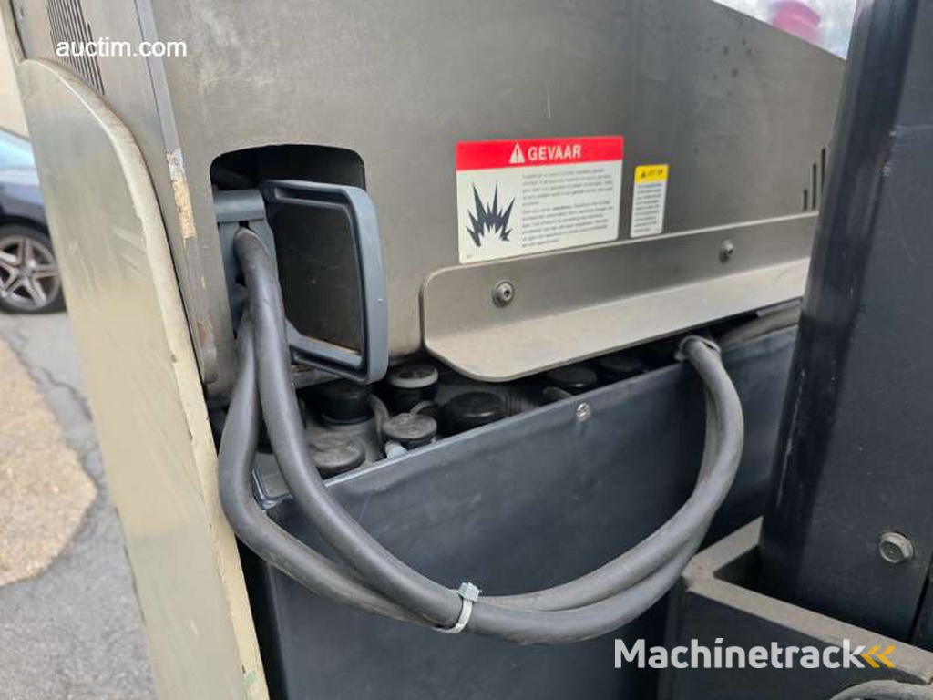 Crown ESR 4500Series Elektrische reachtruck Niet..