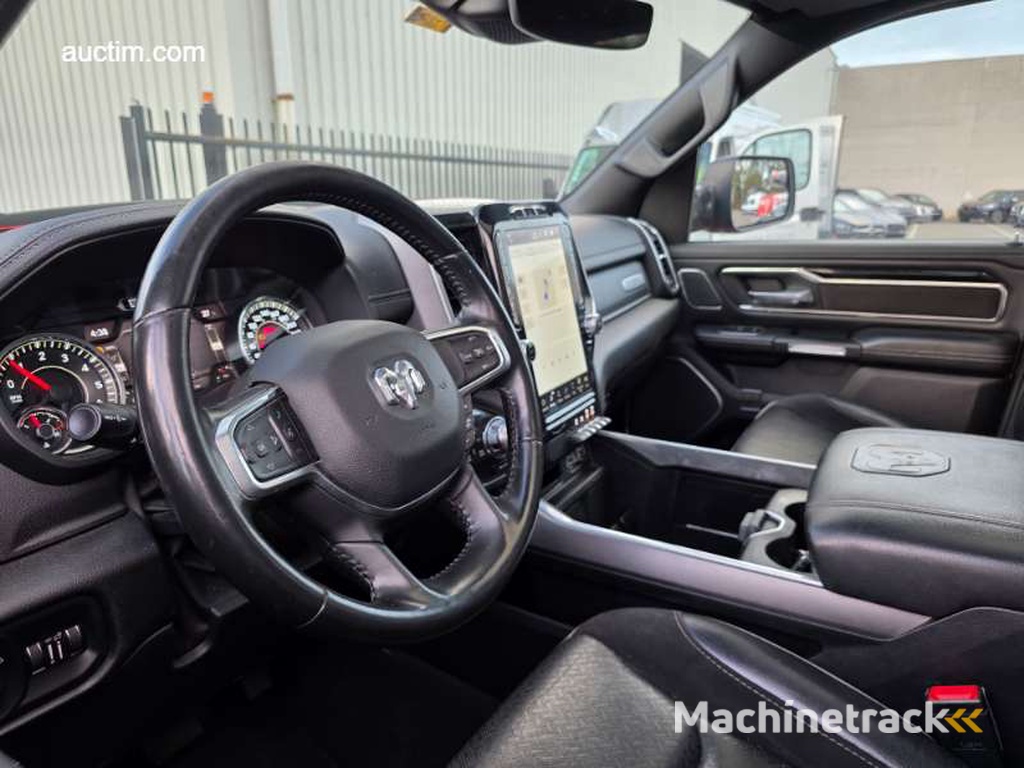 Dodge  RAM 1500 Laramie Crew Cab Night Edition...