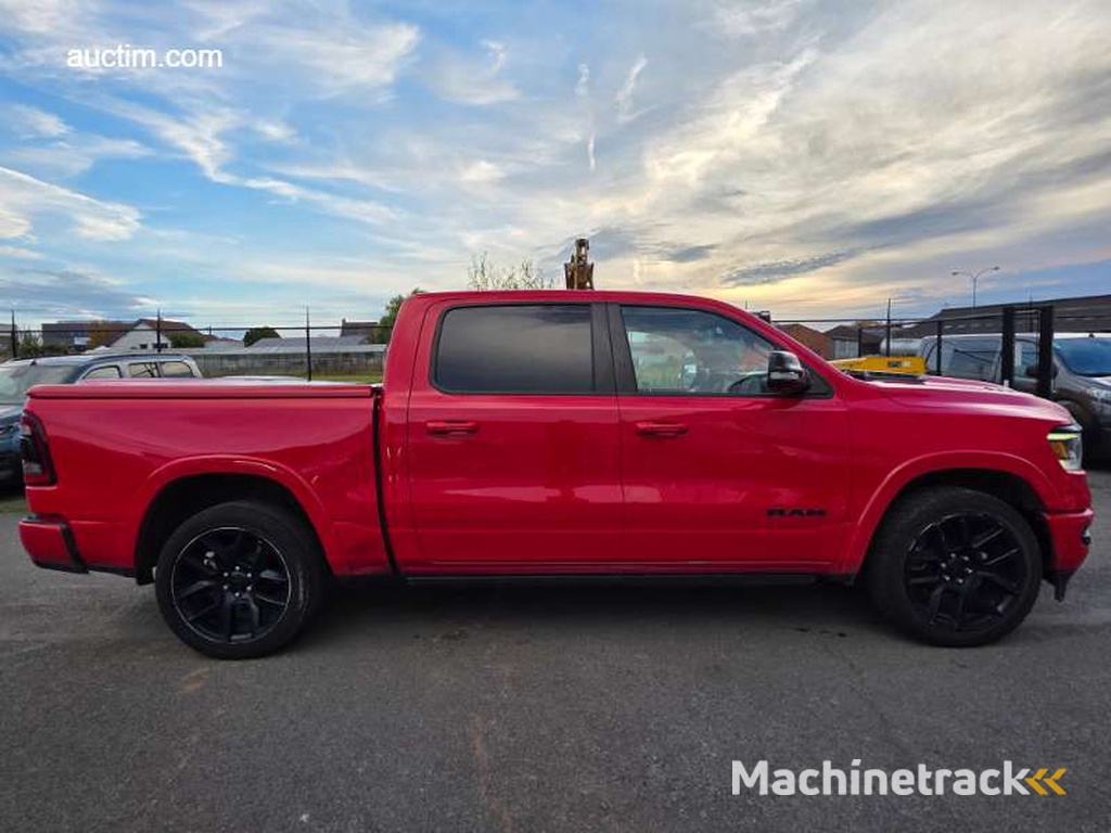 Dodge  RAM 1500 Laramie Crew Cab Night Edition...