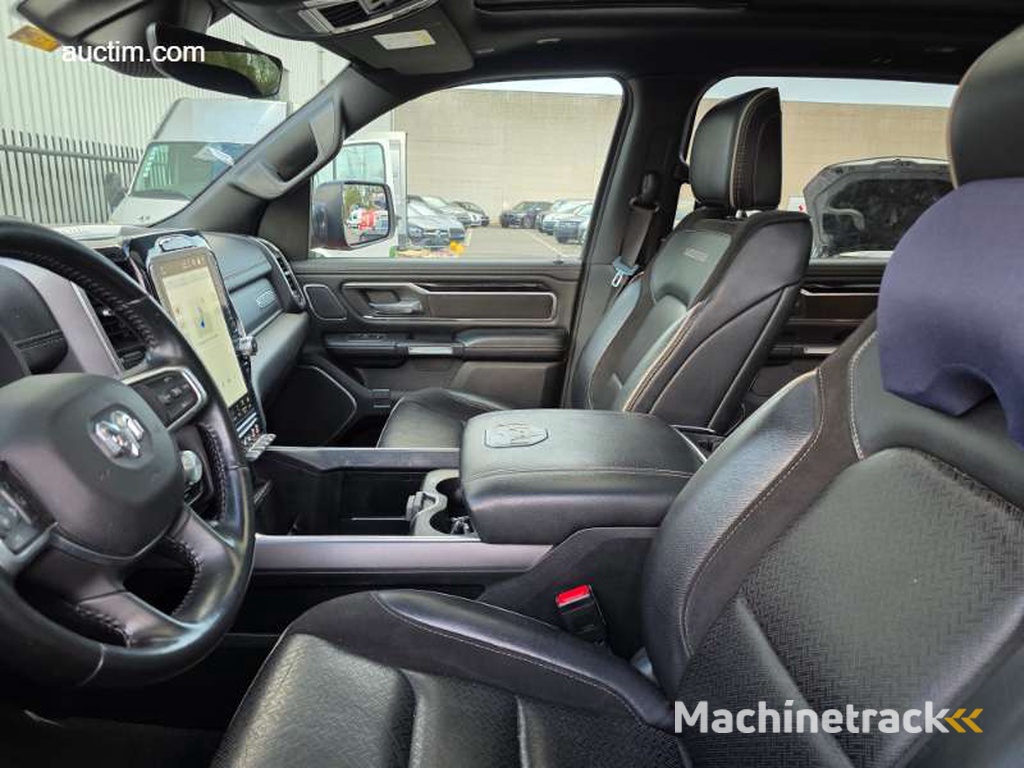 Dodge  RAM 1500 Laramie Crew Cab Night Edition...