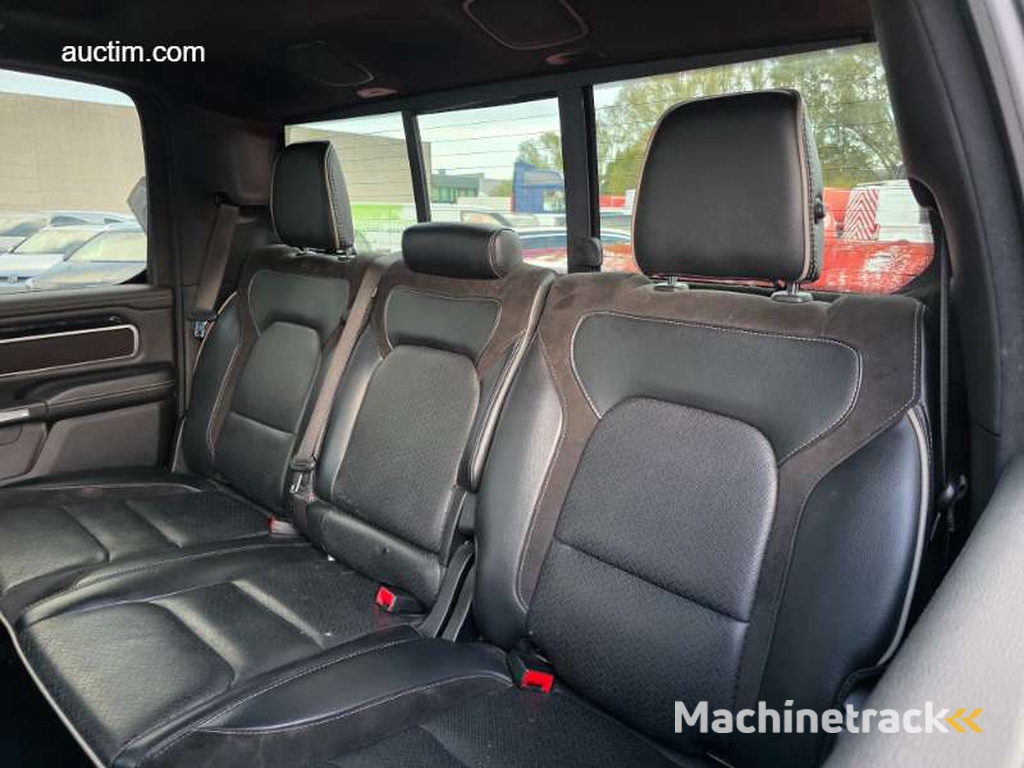 Dodge  RAM 1500 Laramie Crew Cab Night Edition...