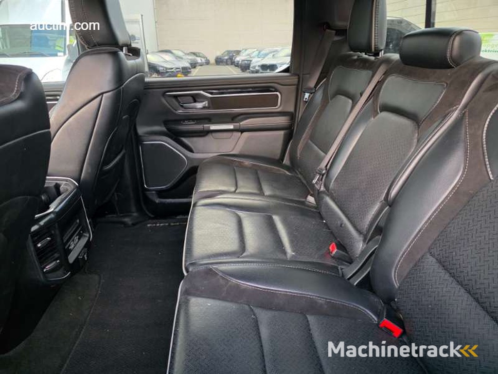 Dodge  RAM 1500 Laramie Crew Cab Night Edition...