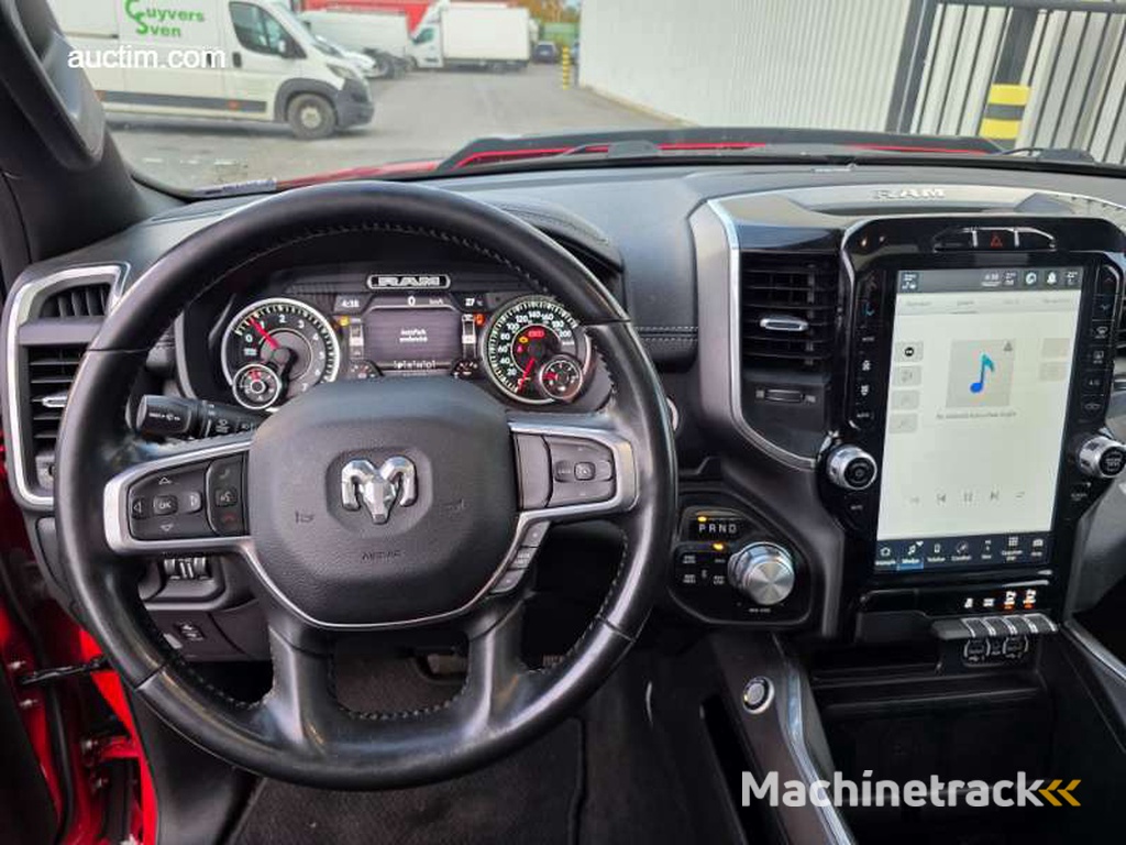 Dodge  RAM 1500 Laramie Crew Cab Night Edition...