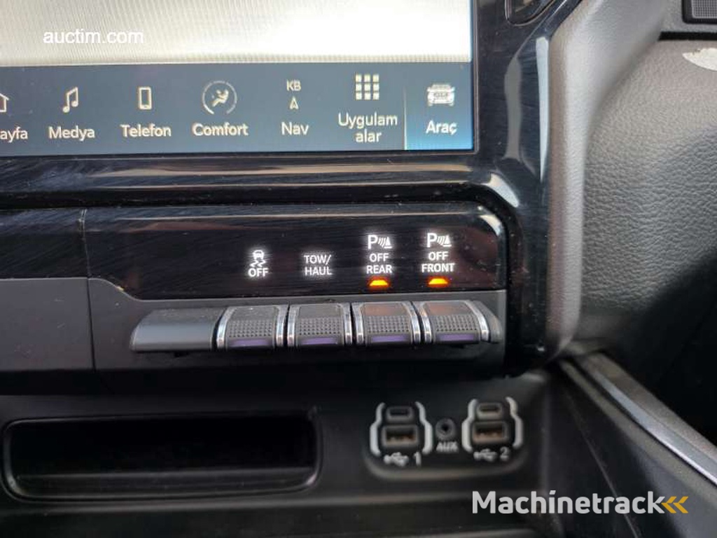 Dodge  RAM 1500 Laramie Crew Cab Night Edition...