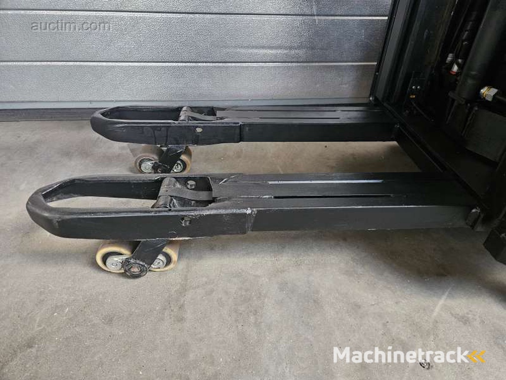 Toyota SPE140L elektrische stapelaar