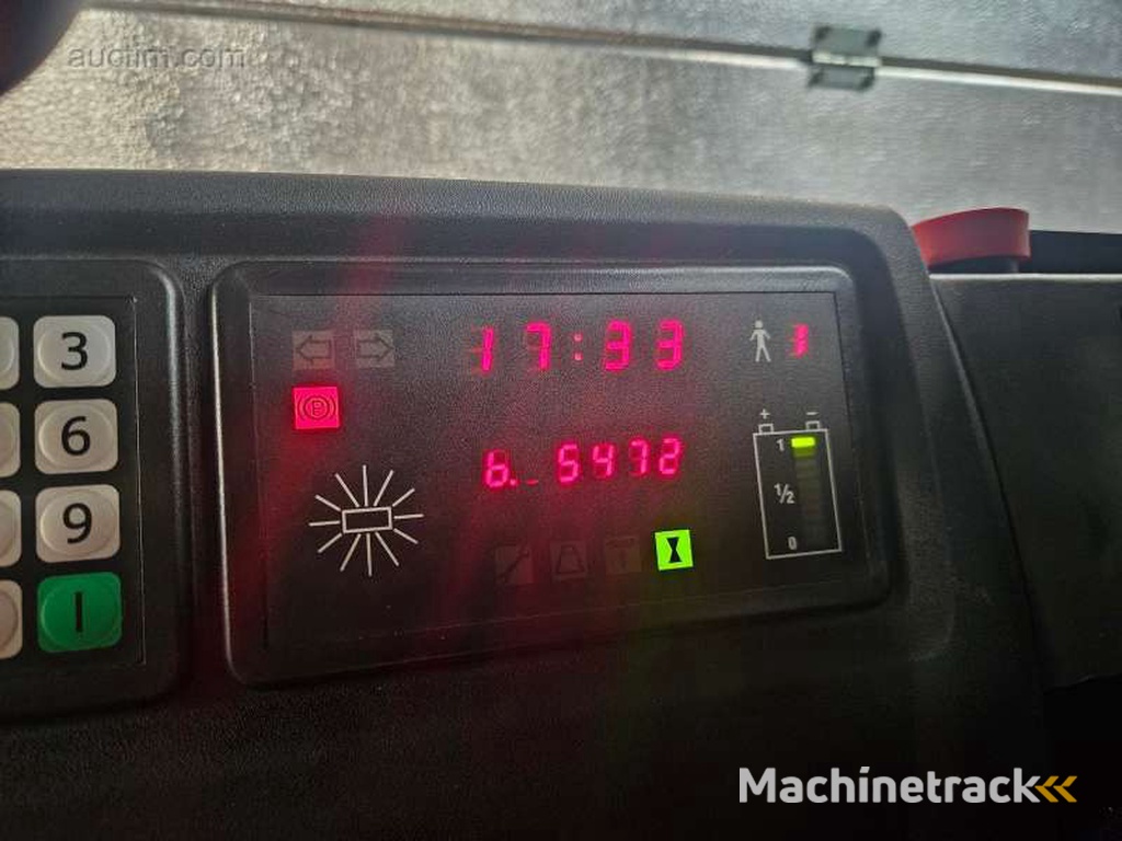 Toyota RRE140MC electric reach truck