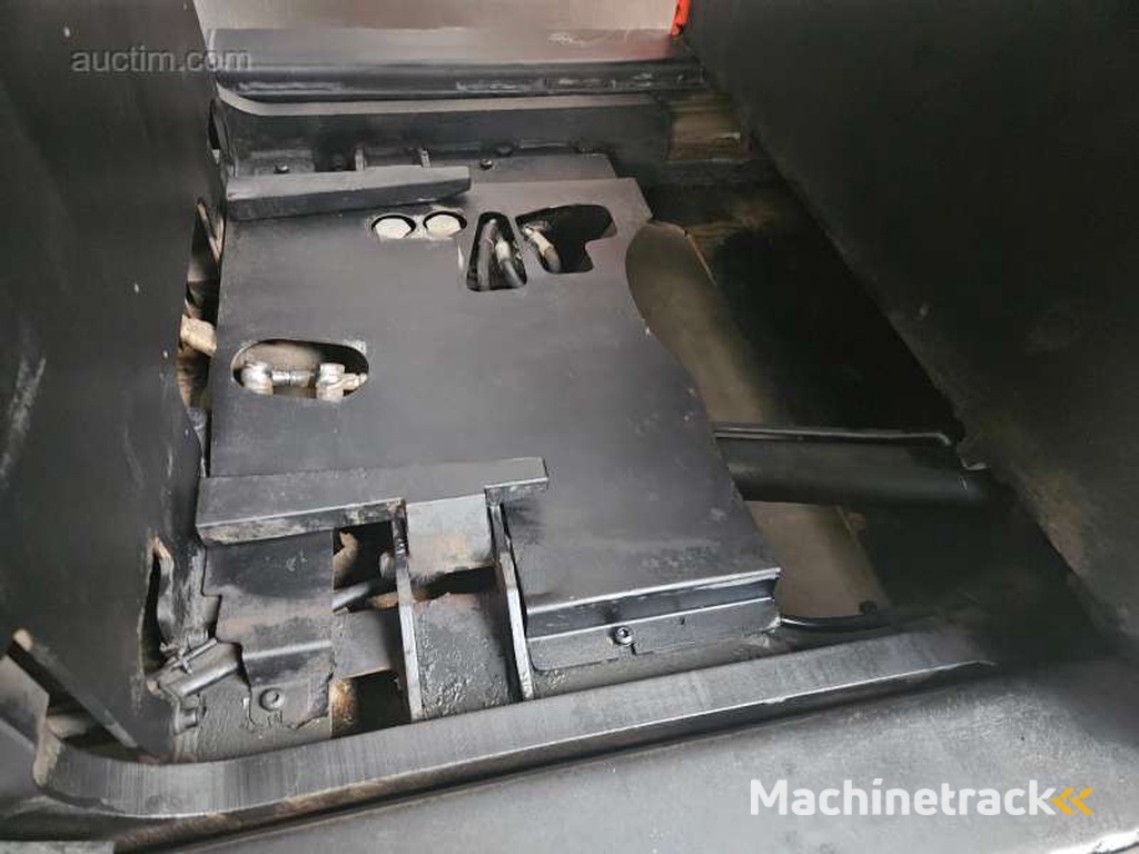 Toyota RRE140MC electric reach truck