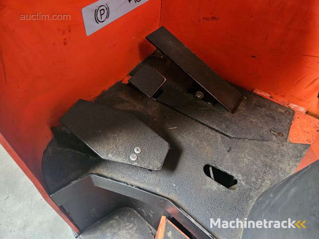 Toyota RRE140MC electric reach truck