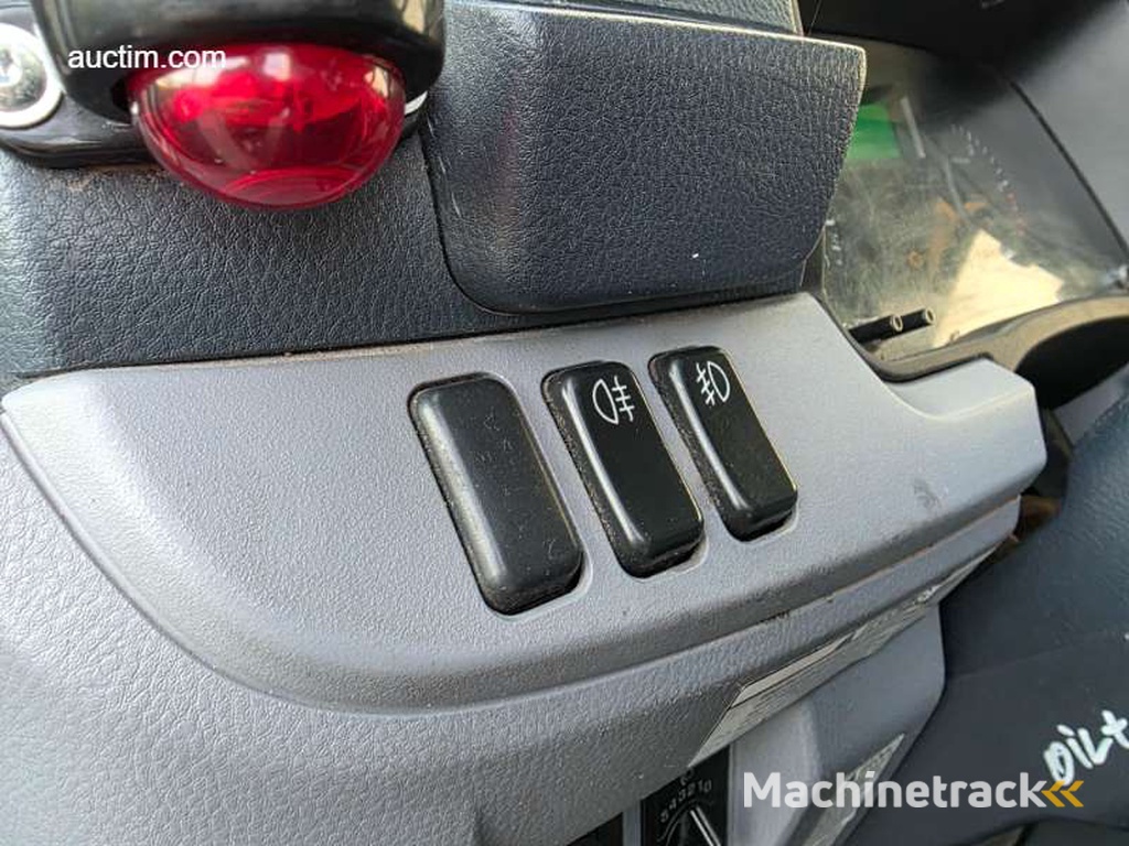 Fuso Canter 3C15 2016 Box Truck