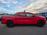 Minituur van Dodge RAM 1500 Laramie Crew Cab Night Edition...