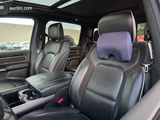 Minituur van Dodge RAM 1500 Laramie Crew Cab Night Edition...