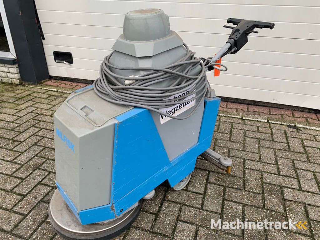 Nilfisk C51 SCHROB-ZUIGMACHINE