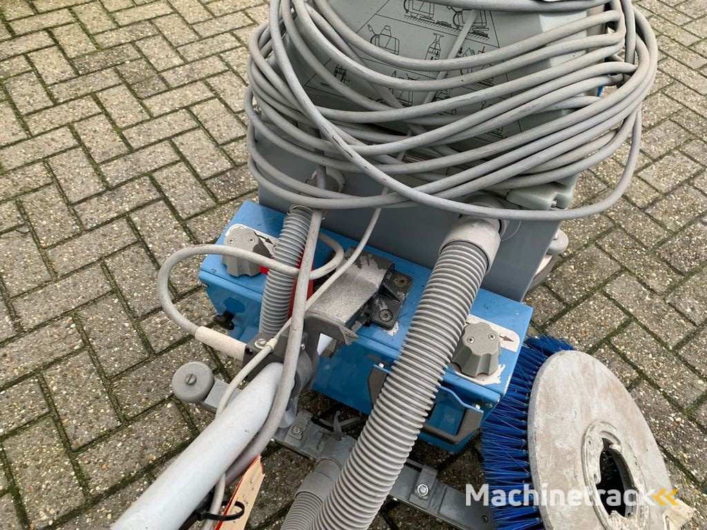 Nilfisk C51 SCHROB-ZUIGMACHINE