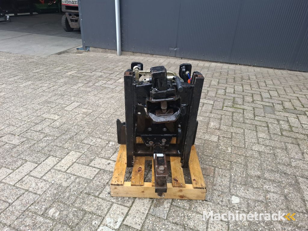 Massey Ferguson 5400-SERIE TREKHAAKFRAME