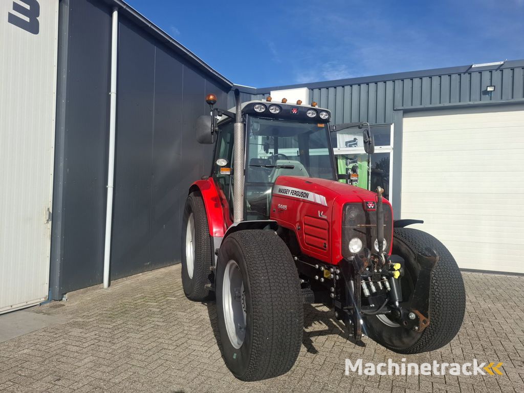 Massey Ferguson 5445 DYNA-4