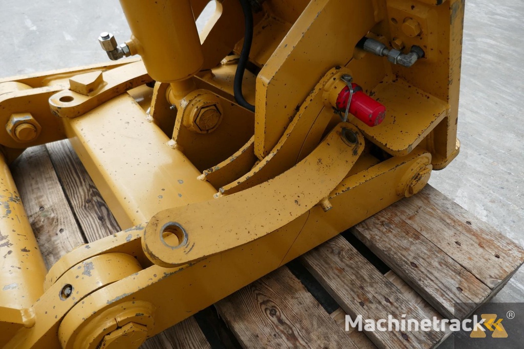 Caterpillar 140M Front lift