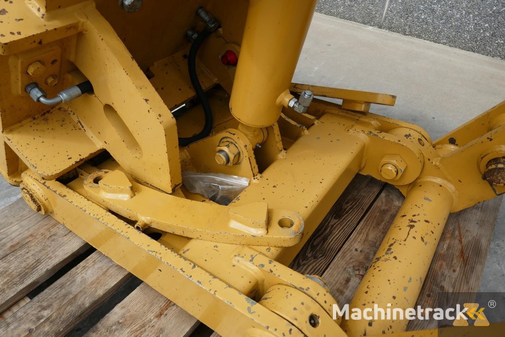 Caterpillar 140M Front lift