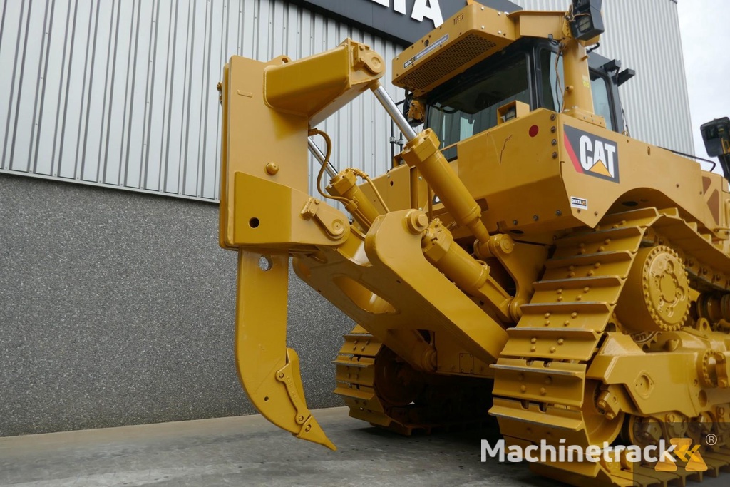 Caterpillar D8T