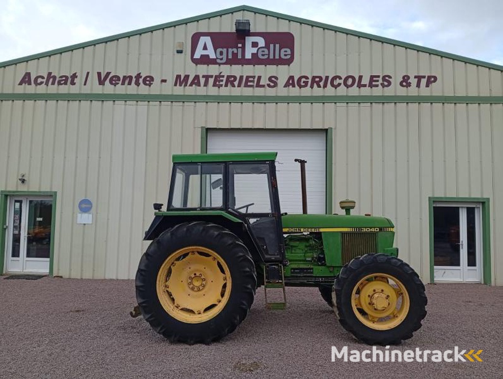John Deere 3040