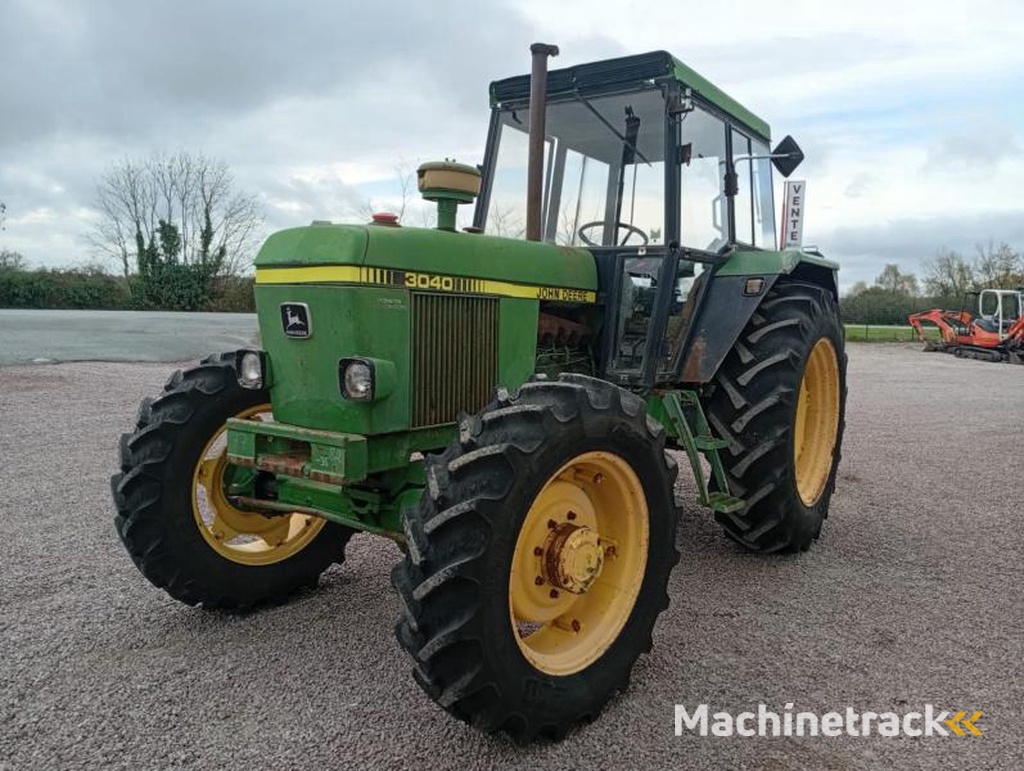John Deere 3040