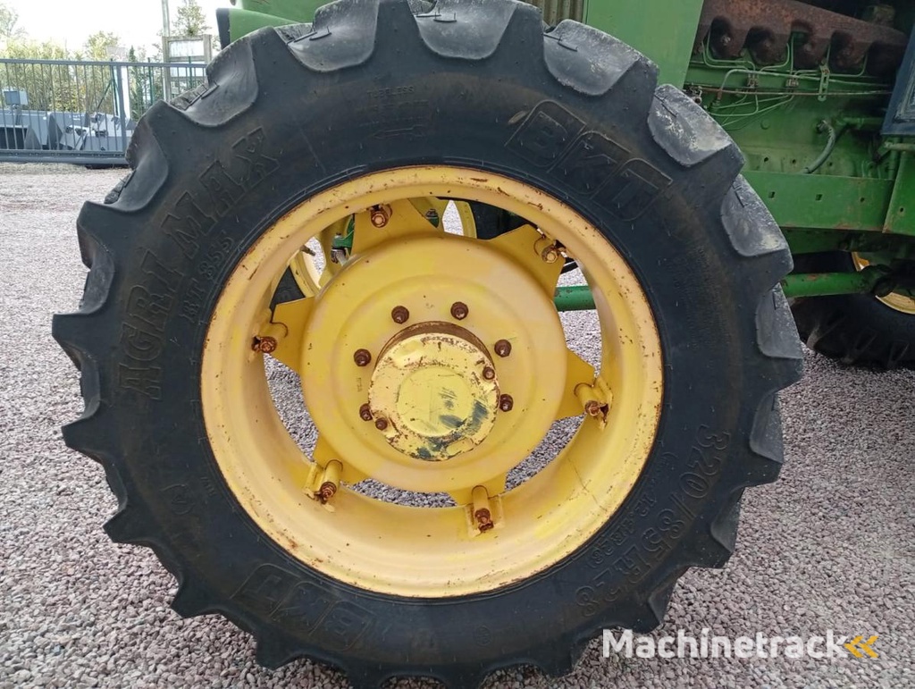 John Deere 3040