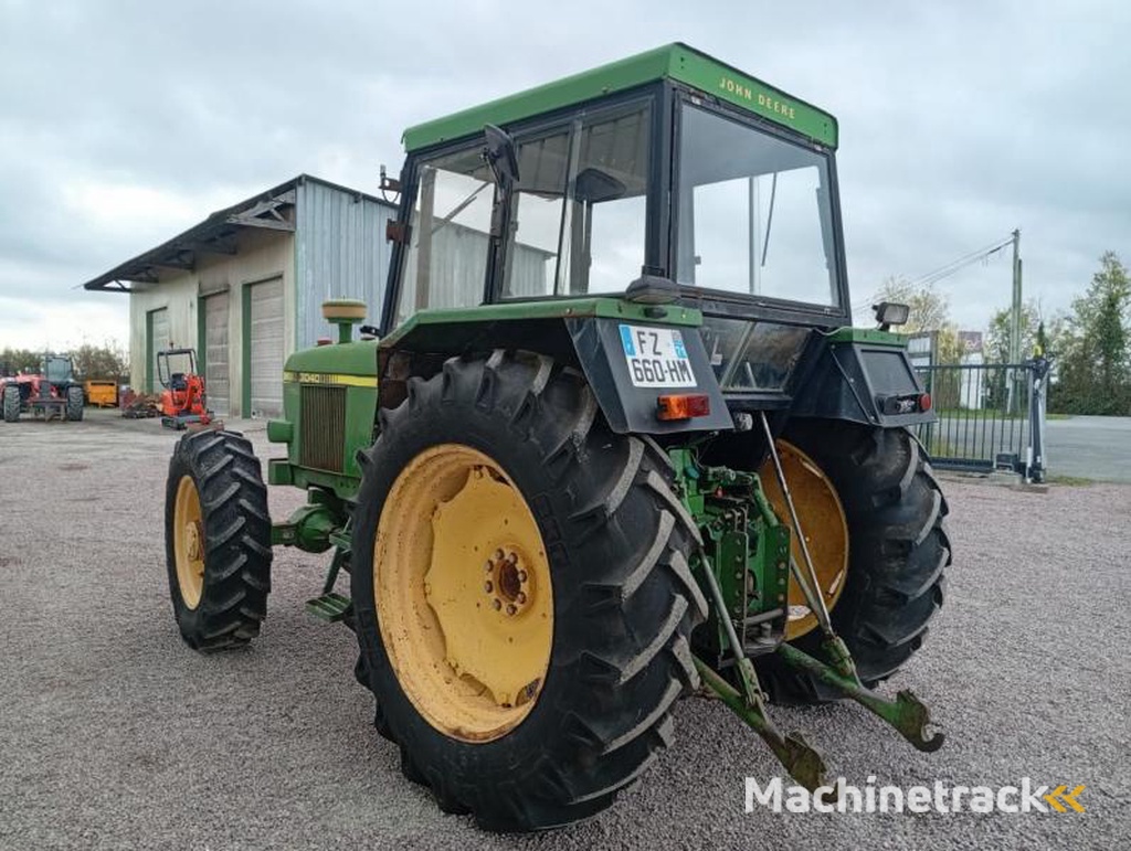 John Deere 3040