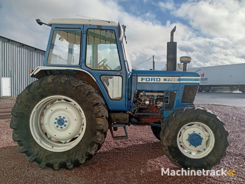 Ford 7700