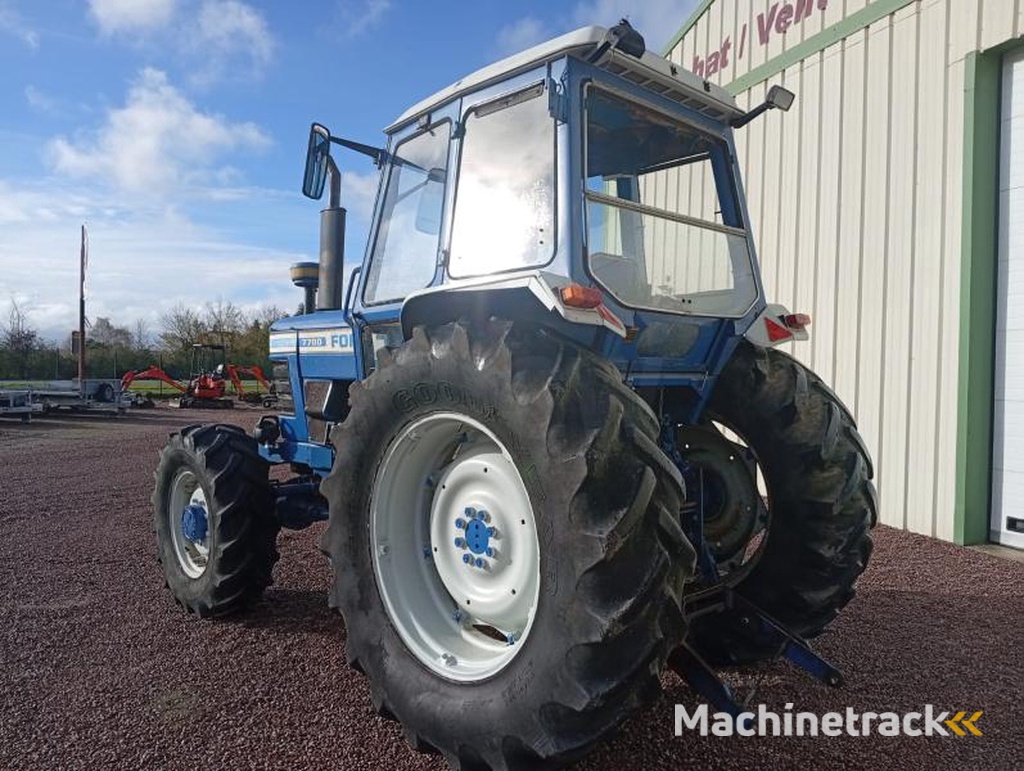 Ford 7700
