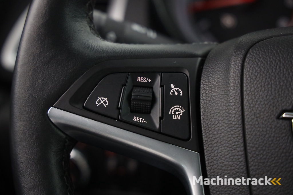 Opel Astra 1.4 Turbo Edition | Stoel- Stuuverw. | PDC V+A | 17 inch | Cruise | Clima