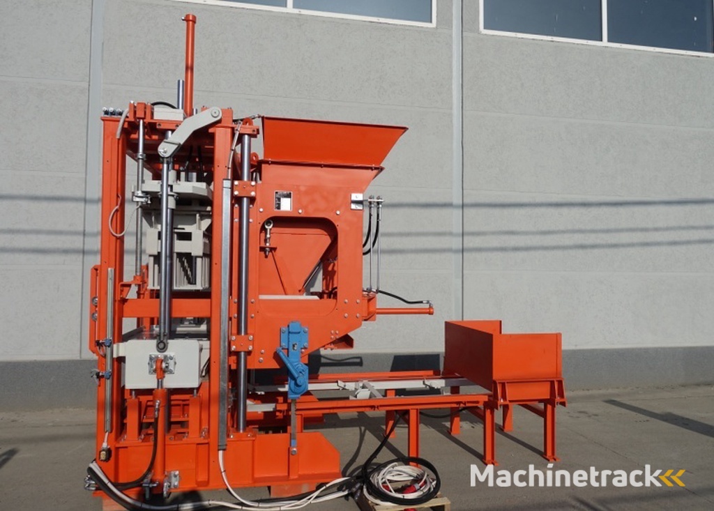 Stationary concrete block making machine SUMAB R-300. Economy class!